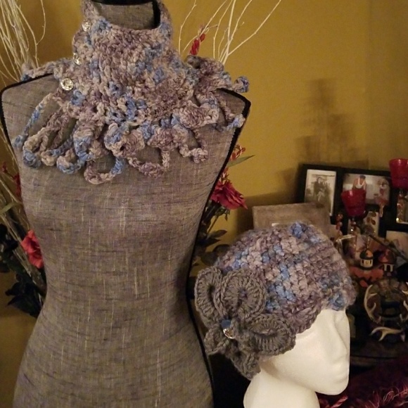 Accessories - New hat and neck warmer (handmade)